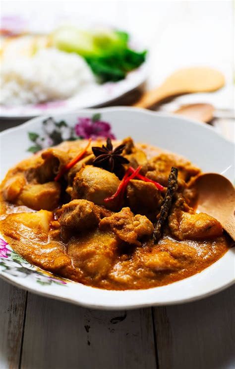 Easy Malaysian Chicken Curry Recipe 2024 - AtOnce