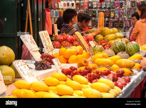 Hong Kong food market Stock Photo - Alamy