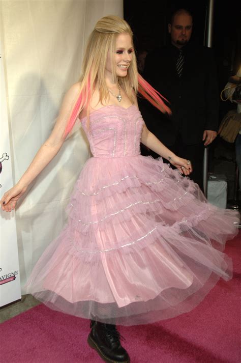 Great Outfits in Fashion History: Avril Lavigne's 2007 Pink Punk ...