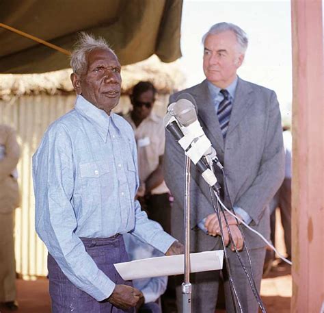 Vincent Lingiari speaking at the Wave Hill handover | naa.gov.au