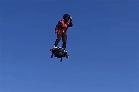 Flyboard Is a High-Flying, 90-Mile-Per-Hour Hoverboard Times Infinity