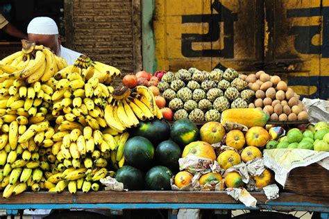 Fruit Seller in India - PaisaWise