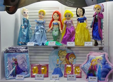 Disney On Ice 2017 Frozen | Merchandise Dolls | hytam2 | Flickr