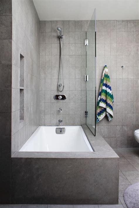 5 Fresh Ways to Shake Up the Look of a Bathtub/Shower Combo | Bathtub ...