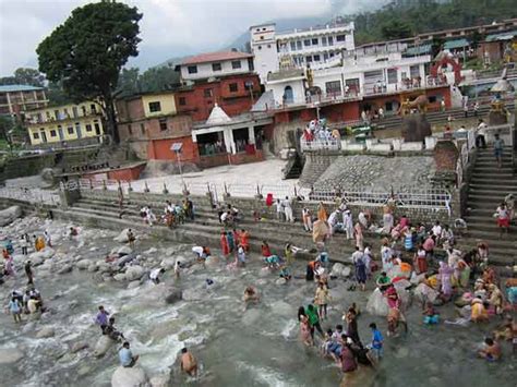 Chamunda Devi Temple - Famous holy shrine - Himtimes