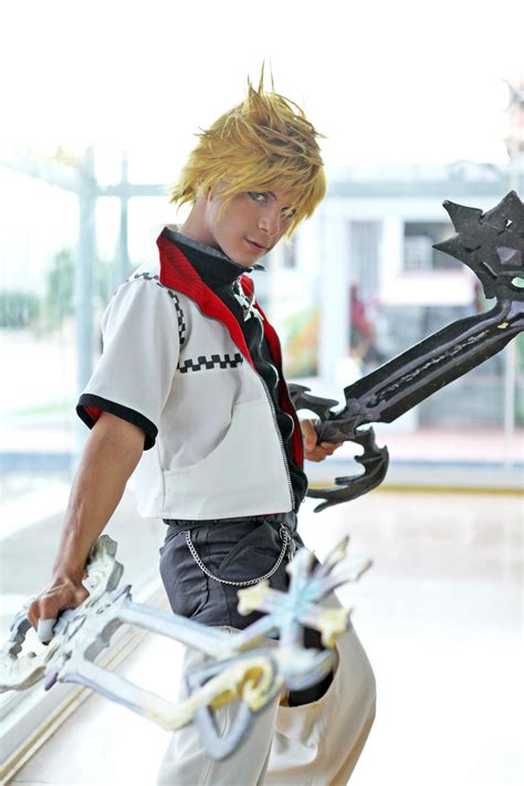 i think i really reeeeeeally wanna cosplay Roxas!!!!