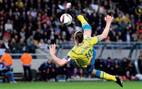 #Ibra performs the all new double overhead #kick | Zlatan ibrahimović, Ibrahimović, Soccer ...