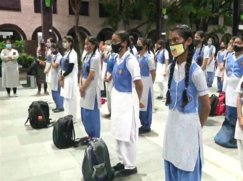 Bengal minister urges opposition not to politicise school uniform issue