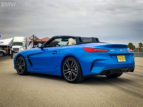 2019 BMW Z4 looks awesome in Misano Blue