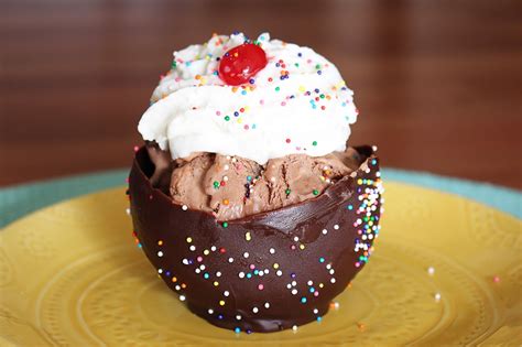 Kylee's Kitchen: Chocolate ice cream bowls