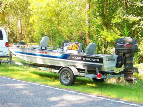 Fast Bass Tracker 17 ft. + Mercury Tracker 60 HP + Siver Sands Trailer Included - Bass Tracker ...