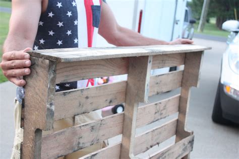 Easy DIY Pallet Coat Rack - Re-Fabbed