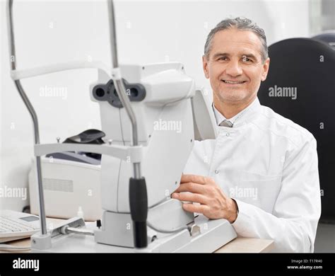 Vision test machine hi-res stock photography and images - Alamy