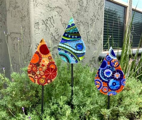 Pin by Marie Minaříková on Keramika | Mosaic garden art, Glass garden art, Mosaic garden