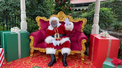 PHOTOS, VIDEO: Santa Claus Meet and Greet for 2023 Holiday Season at Magic Kingdom - WDW News Today