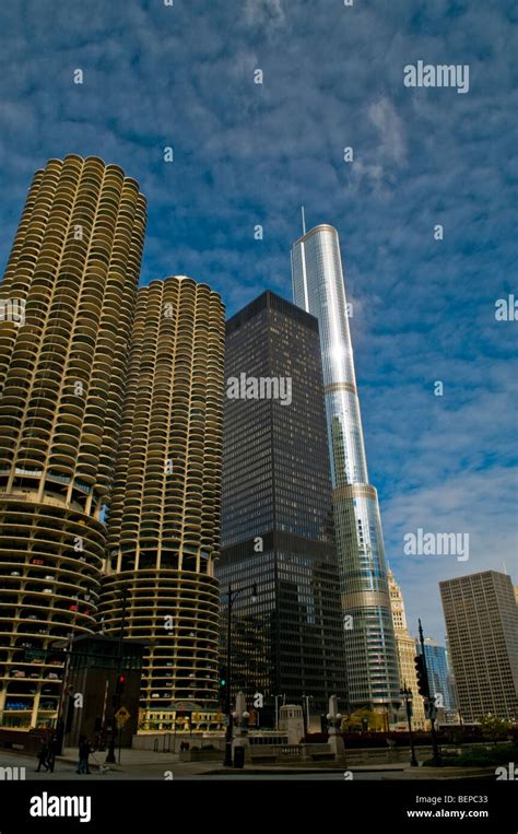 Chicago trump tower view hi-res stock photography and images - Alamy