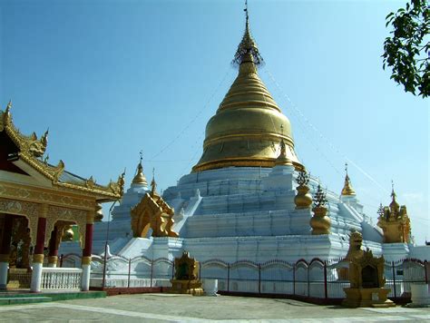 Asisbiz Mandalay Kuthodaw Pagoda main stupa Nov 2004 02