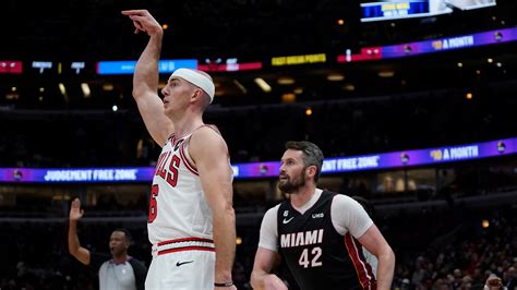 Bulls' Alex Caruso will manage foot pain, no time to rest as season wains - NBC Sports Chicago