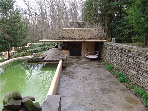 Fallingwater pictures: photos of house on waterfall, Frank Lloyd Wright