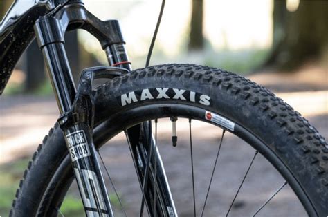 Everything You Need To Set Up Tubeless Tyres - Gadget Advisor