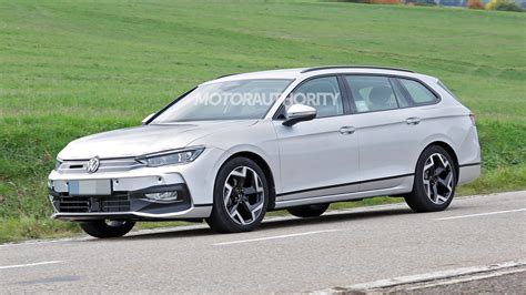 Redesigned 2023 Volkswagen Passat Variant spied