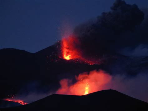 STUNNING VIDEO: Mount Etna Eruption in Italy – July 27, 2019 ...