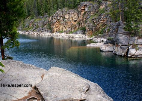 Hike Jasper - Horseshoe Lake