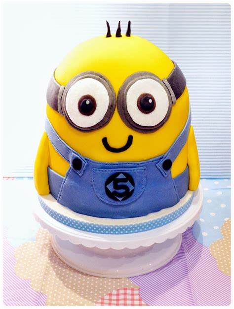 Despicable Me Minion Cake | Chérie Kelly