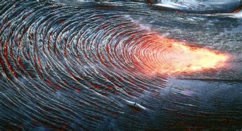 Pahoehoe lava. Photos and brief explanation