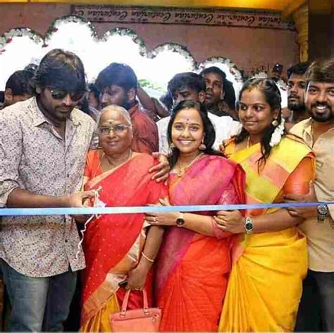 Who Is Vijay Sethupathi Wife, Movies, Age, Instagram, Birthday, Family, Children, Biography