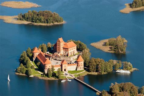 Trakai Island Castle, Lithuania [1428x950] : r/castles