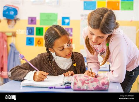 Children helping each other classroom hi-res stock photography and images - Alamy