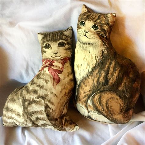 Pair of Vintage Cat Shaped Decorative Pillows | Etsy | Cat pillow, Pillows, Vintage quilts