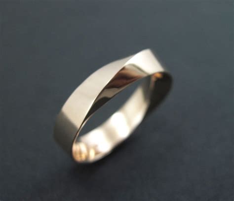 The Mobius Ring | Benati