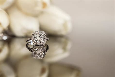 Engagement Ring Etiquette - Photo Stand