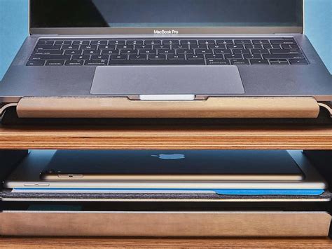 Grovemade Ergonomic Laptop Lift elevates your device for a more comfortable position » Gadget Flow