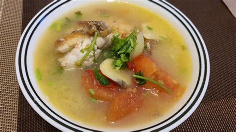 Simple but very flavorful fish head soup - YouTube