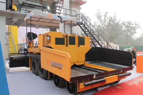 Road Paver Machine, Canal Paver, Concrete Canal Paving Machine, कंक्रीट कनाल पेवर in GIDC Vatwa ...