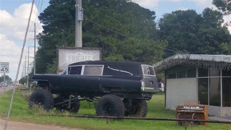 Lifted 4x4 hearse - photo - HomemadeTools.net