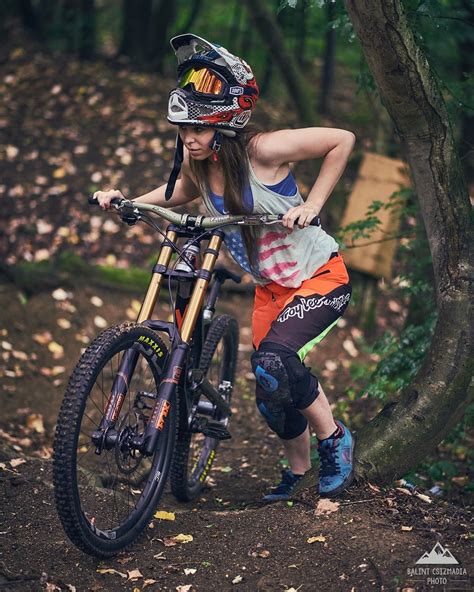 An introduction to female mountain biking for 40 women – Artofit