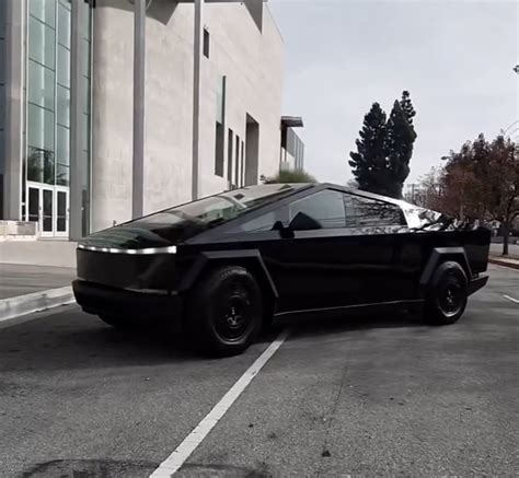 Tesla Cybertruck in Gloss Black Shows Up for the First Time - autoevolution