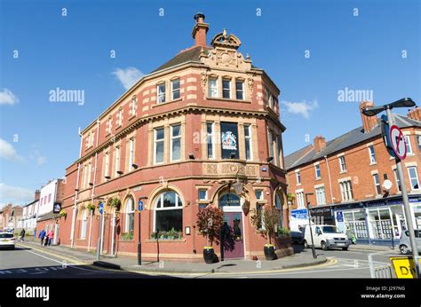 The Junction public house in a large Victorian building in Harborne, Birmingham Stock Photo - Alamy