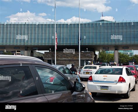 Ontario - New York border crossing at Niagara Falls Stock Photo - Alamy