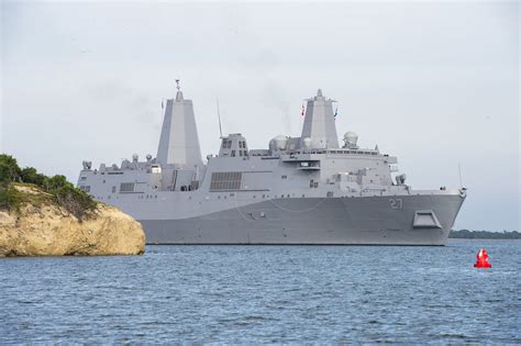 U.S. Navy ship pulls into Guantanamo Bay. | GUANTANAMO BAY, … | Flickr