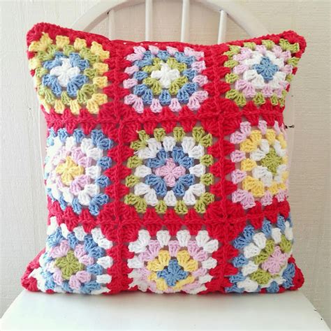 hopscotch lane: Red crochet granny square pillow