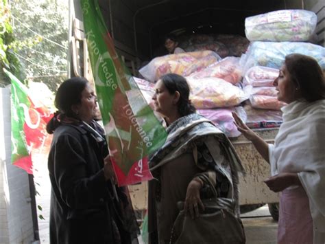 Balochistan Times : PTI women wing send off quilts to Balochistan