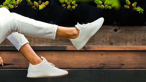 Guide to the Best White Nursing Shoes in 2024 - Full Time Nurse