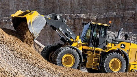 John Deere Continues Performance Tiering with Large Wheel Loader Line