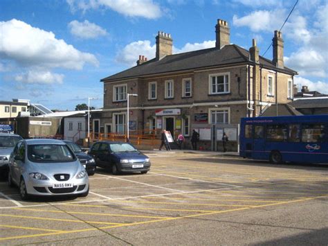 Staines railway station © Rod Allday cc-by-sa/2.0 :: Geograph Britain ...