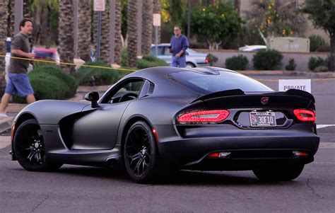 Matte Black Dodge Viper rolling : Autos